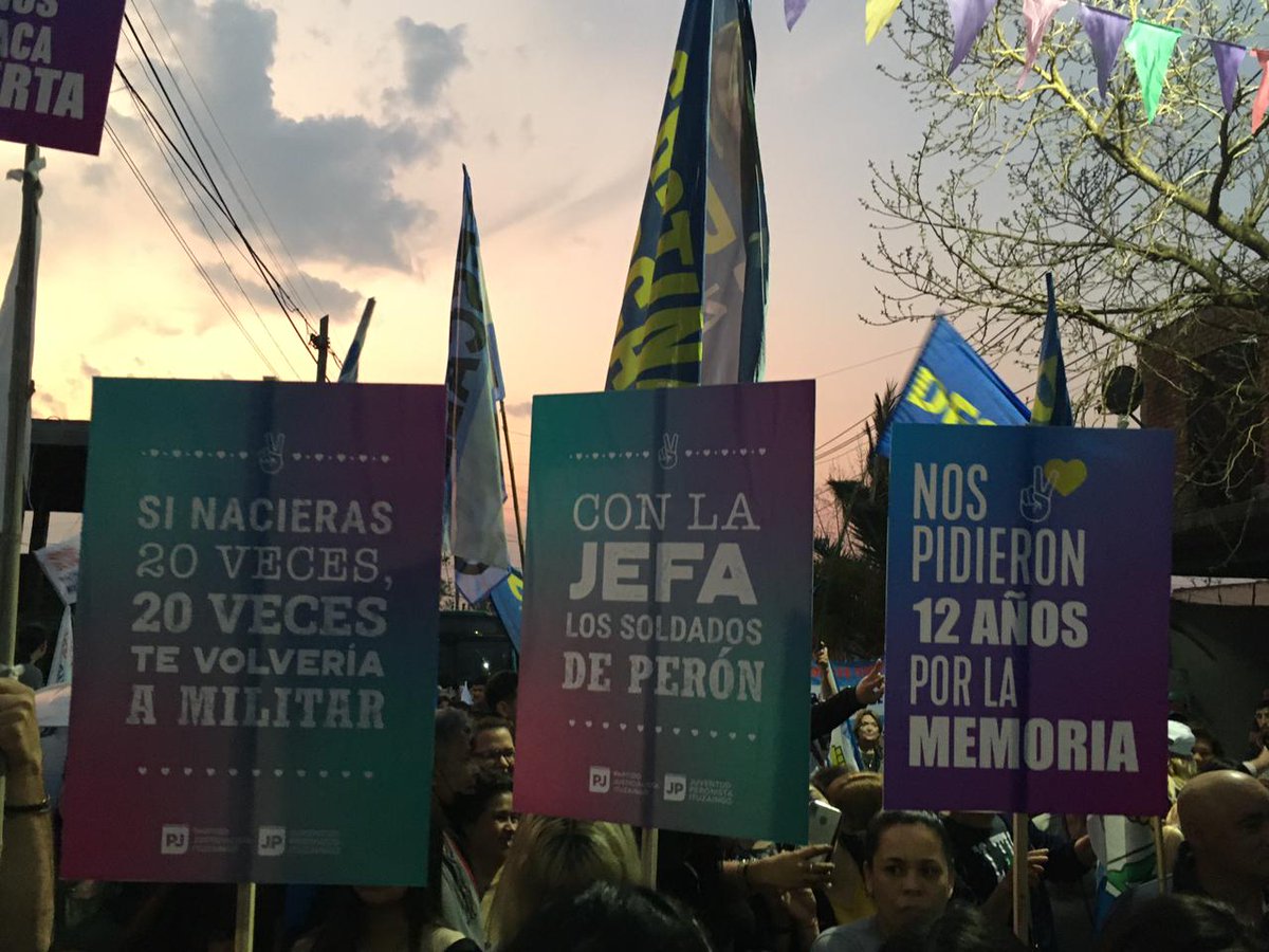PablocDescalzo's tweet photo. Ituzaingó en #AlertaYMovilizacion para apoyar a la compañera @CFKArgentina. Hoy más unidxs que nunca, levantamos las banderas por una Patria justa, libre, soberana y democrática. Tod☀️s poniendo el ❤️ #TodosConCristina ✌🏻🇦🇷 https://t.co/4pEDjEWOWa