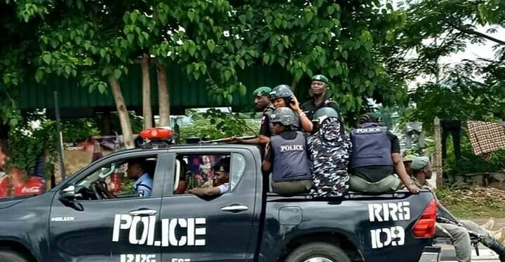 Alshirazy_313's tweet photo. Takardar Ma Nema Labarai.

Jami'an Tsaro Na Yunkurin Sheƙar da Jinin Mabiya Shiekh Ibraheem Zakzaky A Garin Soba ta Jihar Kaduna.

Karin bayani anan: 👇🏻https://t.co/ZWyYDKCZr7

@elrufai @PoliceNG @ShehuSani @LeadershipHausa @rariyajarida @MBuhari @Megah05 https://t.co/28U55zBI8m