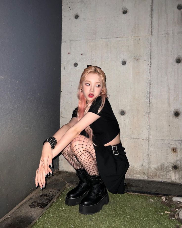 HIT_MARYKATE's tweet photo. #hitgram + #partytech pronta pro culto na floresta 🖤 https://t.co/BcqqxOuU6c