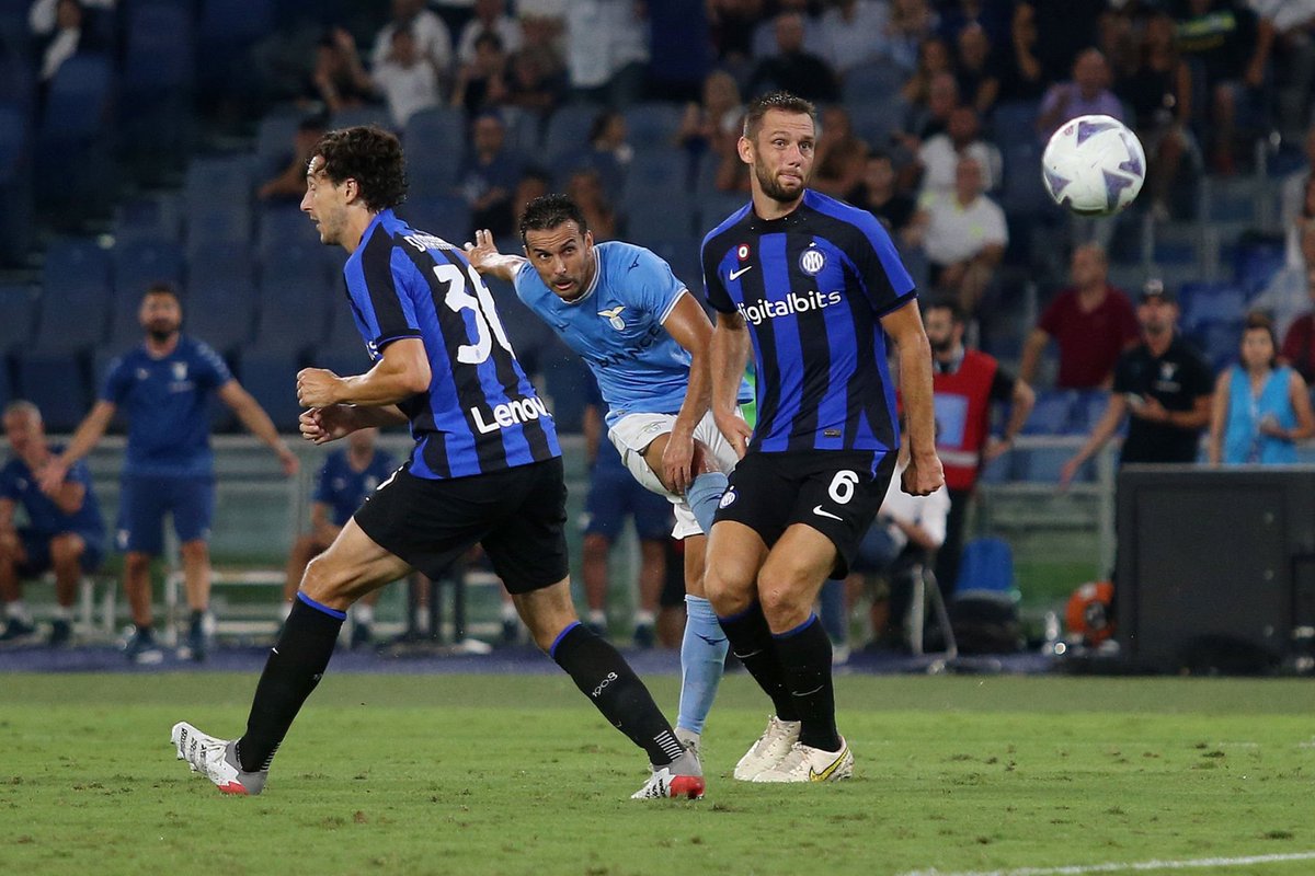 FT #SerieA
Lazio 3-1 Inter 
(Anderson 40', Alberto 75', Pedro 86'---Martinez 51')

Inter no water. Inter ora mbanyu