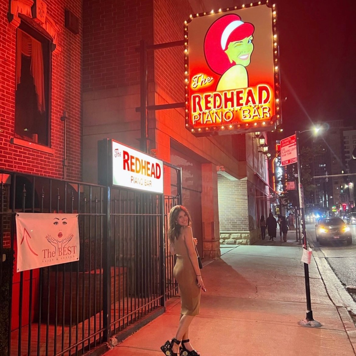 RedheadPianoBar's tweet photo. It's that Friday feeling with #YourFavoriteRedhead ❤️ 
.
.
.
#RedheadPianoBar #LMGChicago #Chicago #LiveMusic #ChicagoBars #PianoBar #ChooseChicago #InfatuationChi #SummertimeChi #ChicagoHappenings #DrinkLocalChicago #ChicagoBartender #ChicagoMusic #ChicagoPartyPlanner #PianoBars https://t.co/eonAiJBVMr
