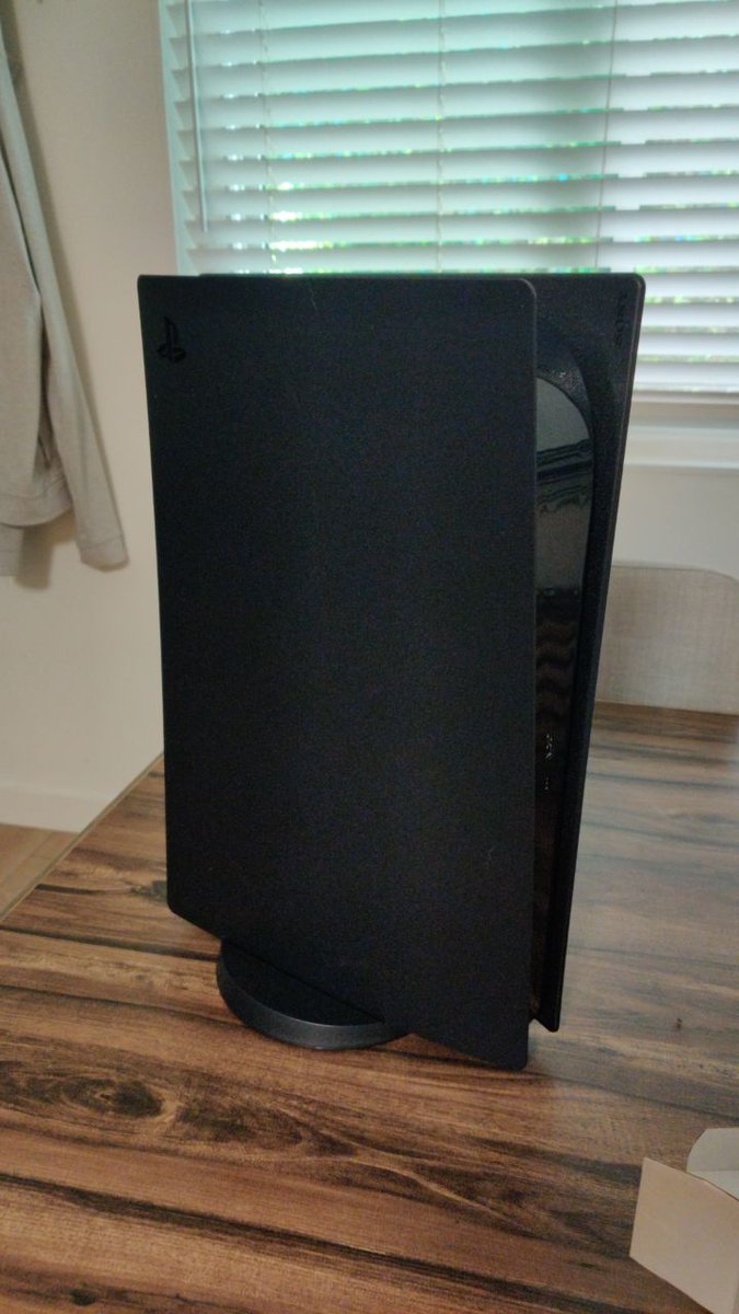 FranAisa's tweet photo. I'm sorry but the PS5 in white is hideous. I insta changed mine to black, much better now. https://t.co/OWvgaOu9Sl