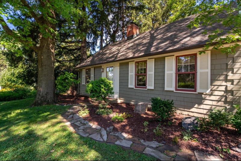 Hiam3's tweet photo. Interested in this property? Contact me to see it in person! #homesforsale  https://t.co/bpA4DdhNY6 https://t.co/H40nZyHPAg