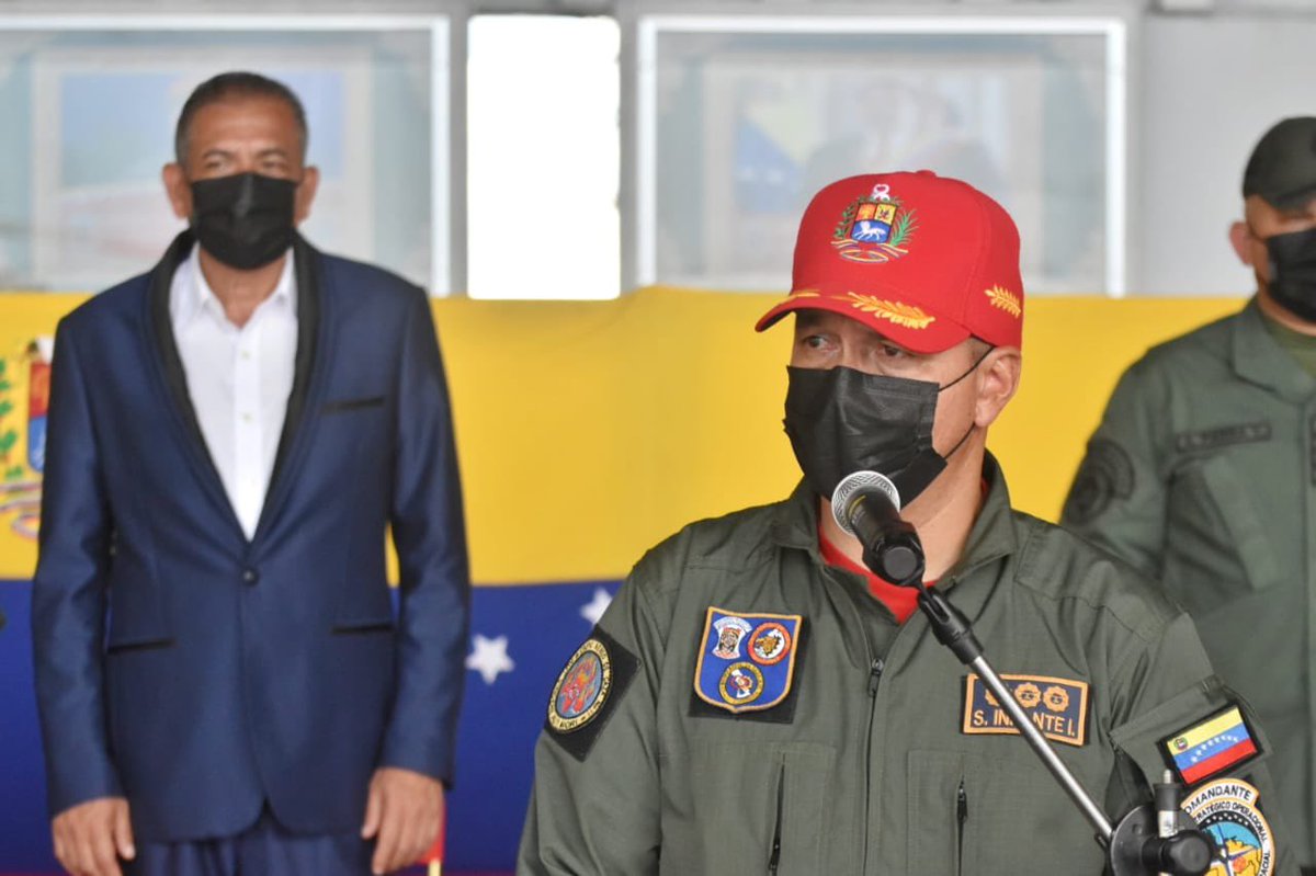 amarcanopsuv's tweet photo. Con mis hermanos de la FANB en la Base Aérea de Ciudad Guayana en el acto de transmisión de mando de este importante componente. Unidad , Lucha , Batalla y Victoria @NicolasMaduro @dcabellor @JulmerOchoaR https://t.co/LUUcC4yz4u
