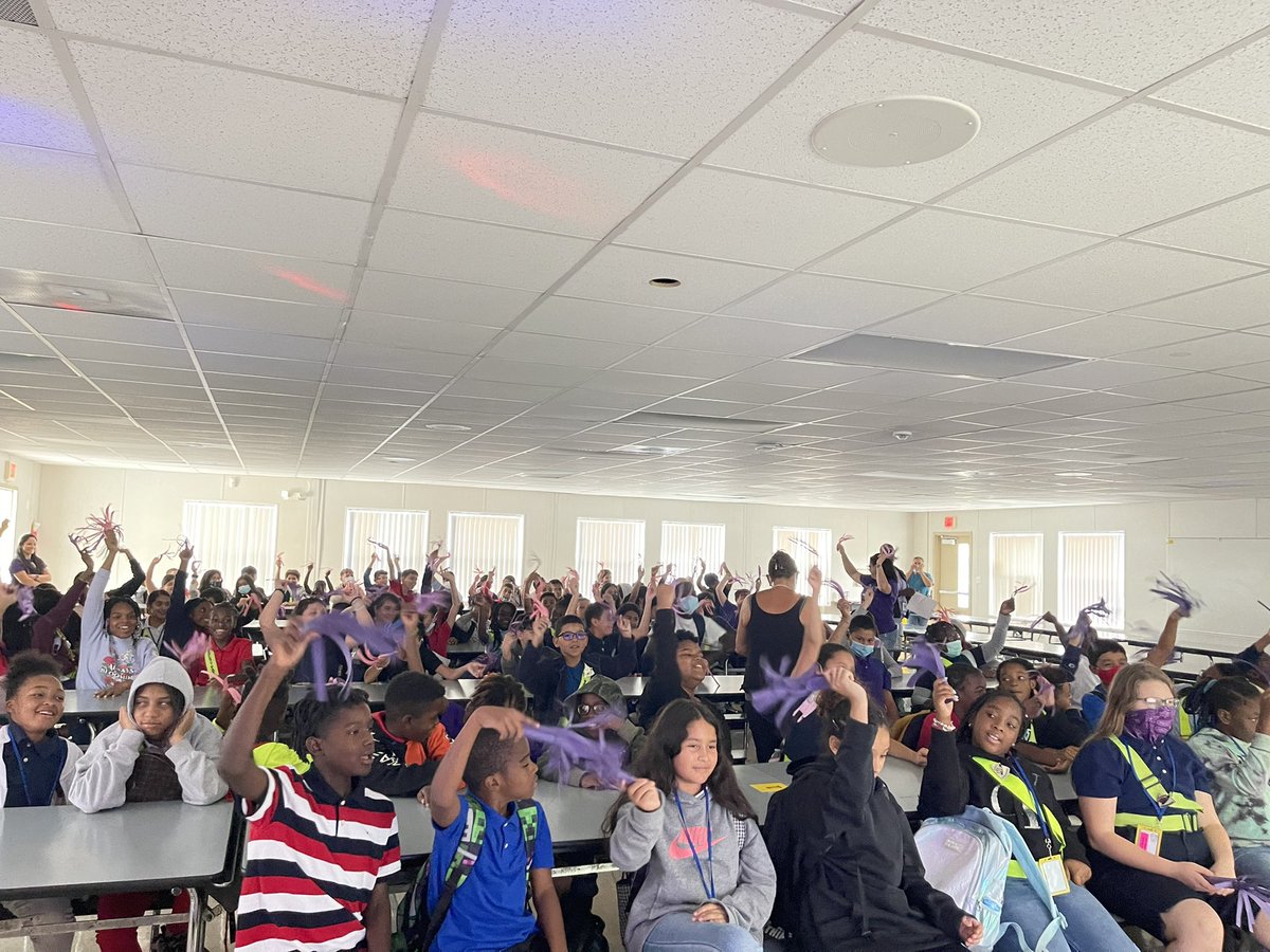 Stolz house ready for the coolest year ever! <a href="/MrsSwiatlowski/">Crystal  Swiatlowski</a> <a href="/jennsandersusa/">Dr. Jennifer Sanders</a> <a href="/MESeagles/">Melaleuca Elementary</a>