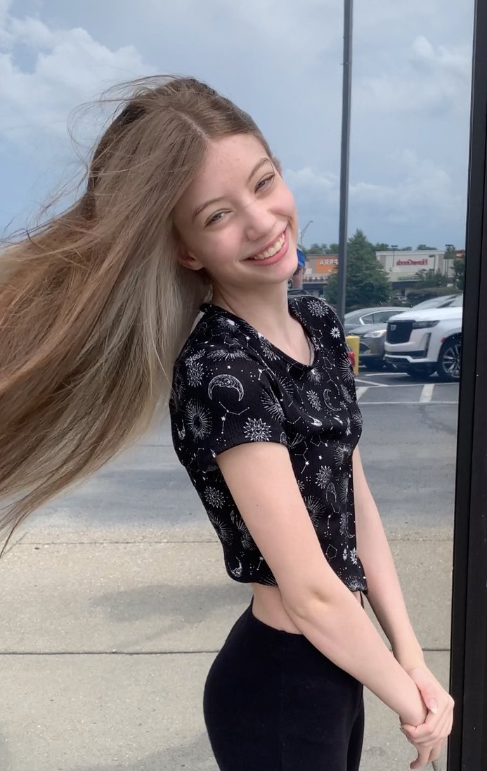 Roseactmod1's tweet photo. Weekend vibes!!🖤🖤🖤 #ddokids #ddoartistsagency #casting #friday #smile #weekend https://t.co/gAFFdfrOtE