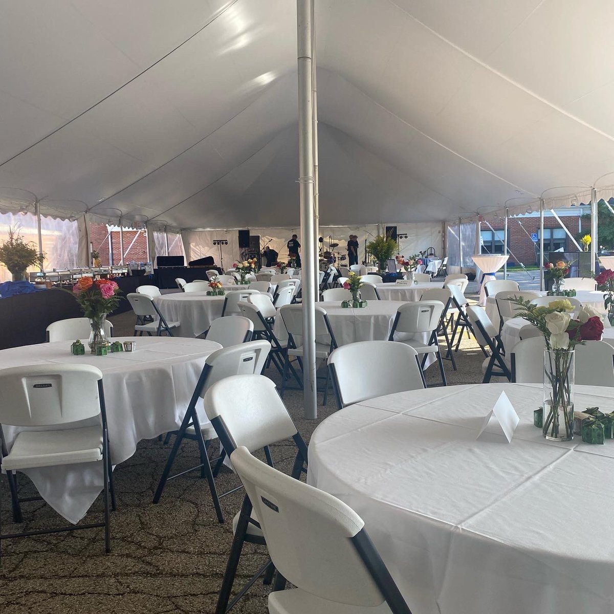 MaryvilleAcadem's tweet photo. We “be jammin’” for @JenSchool2 in a few!!! Thank you for supporting our fundraiser! To our sponsors, thank you!
#maryvilleacademy #maryville #mission #protectingchildren #makingadifference #makinganimpact #education #fundraiser #jenschool https://t.co/TWcwrq6Jax