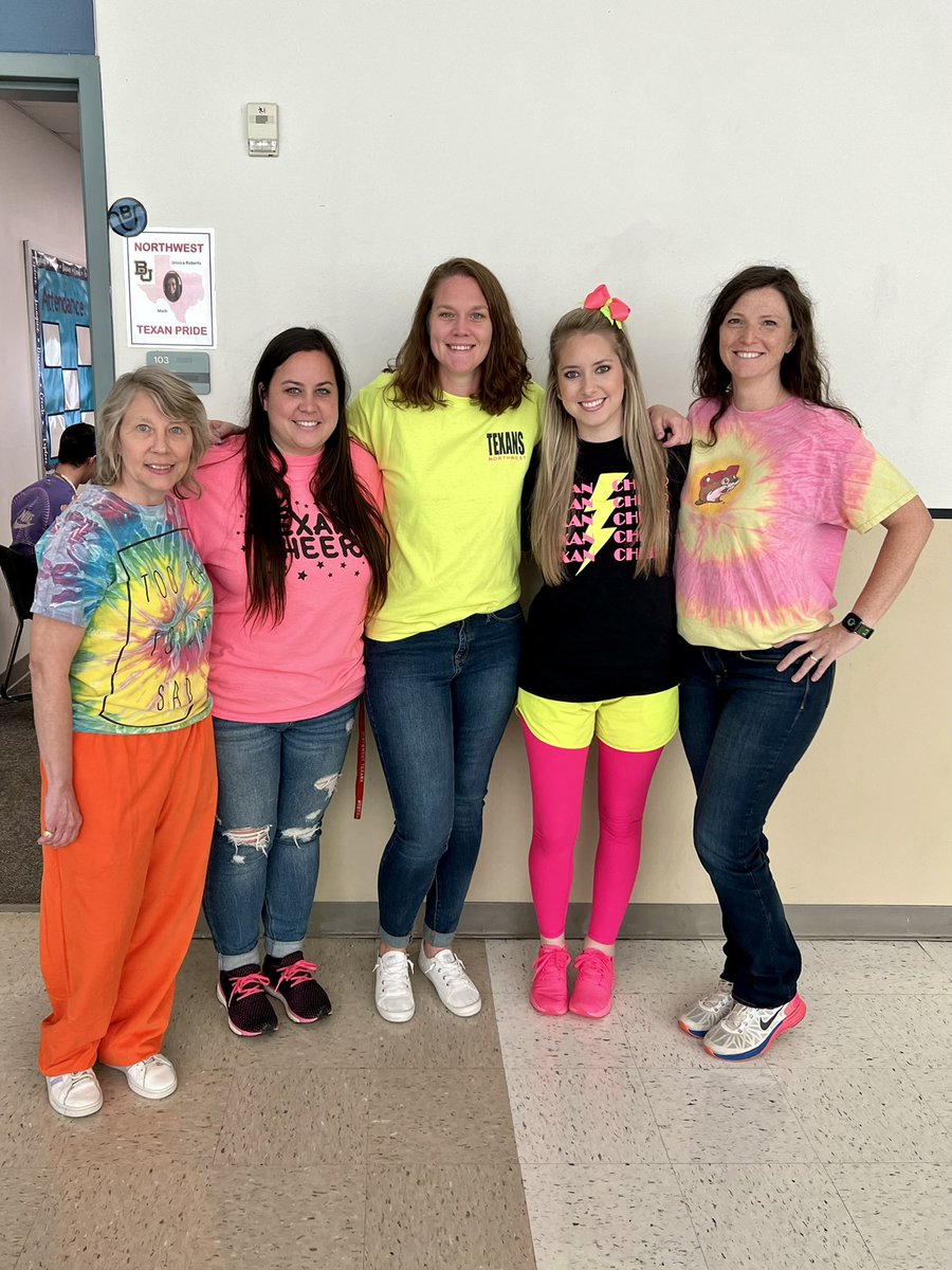 bre_wardlow's tweet photo. Game Day! #Neon #FNL #TexansAtWork #Flagship https://t.co/JKqOp9zv9A