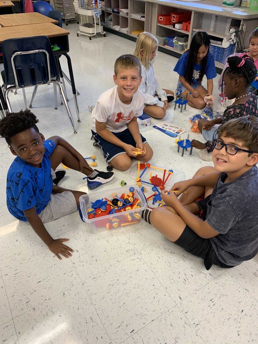 MsKerlek's tweet photo. What a great ending to the week! Our 1st grade buddy class came over with their STEAM buckets! We had a great time getting to know them 🐬 Another great opportunity to build leaders! @LaurelOakElem @MsMacri3 @collierschools https://t.co/mrbyQCRO3y