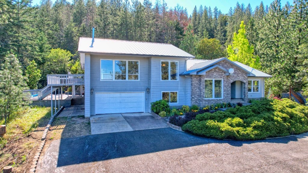 JohnTomelevage's tweet photo. Watch our new 2 minute video of this great hillside property with amazing views in southern Oregon.

https://t.co/74QOAOXKEw https://t.co/GCccgM1xXC