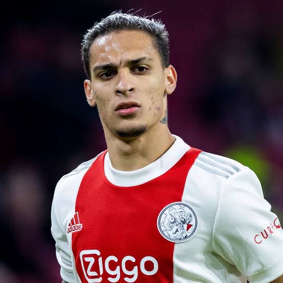 utdfocusid's tweet photo. 🚨BREAKING: Ajax kembali menolak penawaran €90 juta dari Manchester United untuk Antony.

#utdfocusid | @FabrizioRomano https://t.co/hQeN3GriWJ