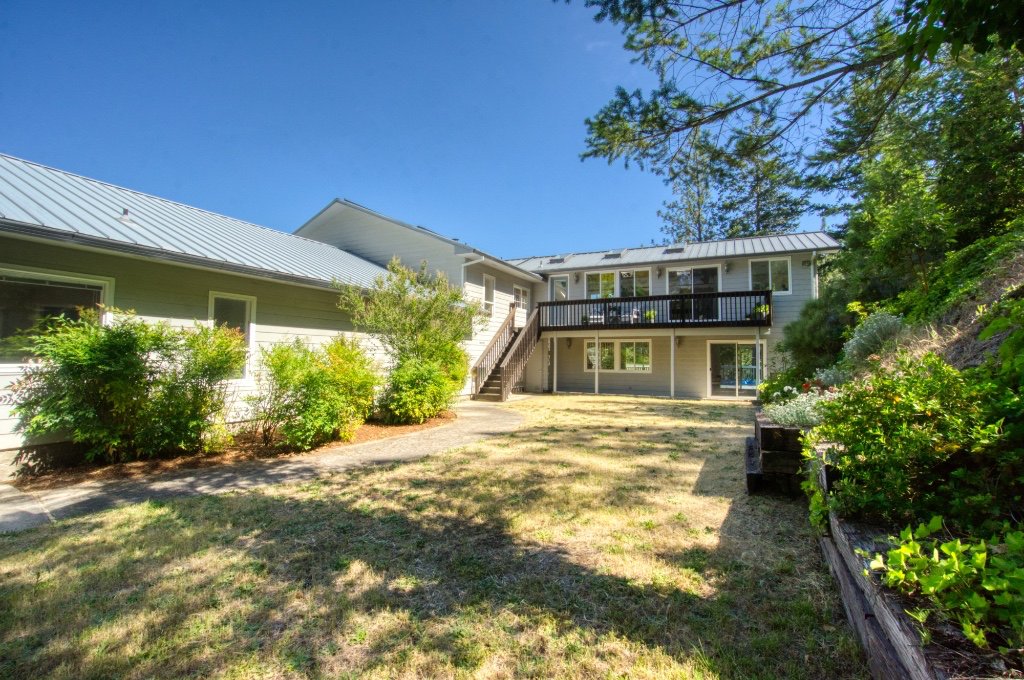JohnTomelevage's tweet photo. Watch our new 2 minute video of this great hillside property with amazing views in southern Oregon.

https://t.co/74QOAOXKEw https://t.co/GCccgM1xXC