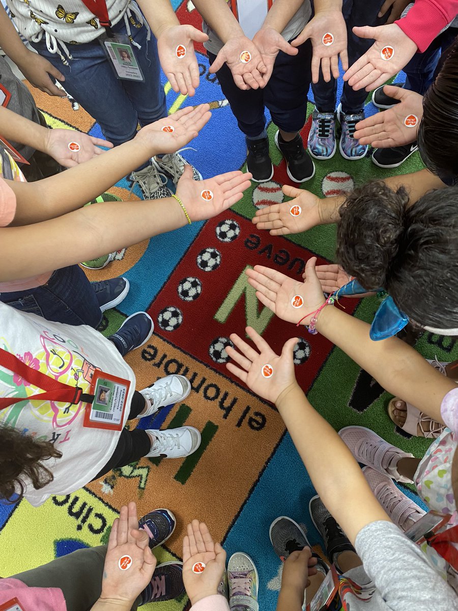 mayraperez2015's tweet photo. We had a great first week of school! We are sharing love in our class. @CFISDAndre #AndreInAction https://t.co/LBlf2fPour