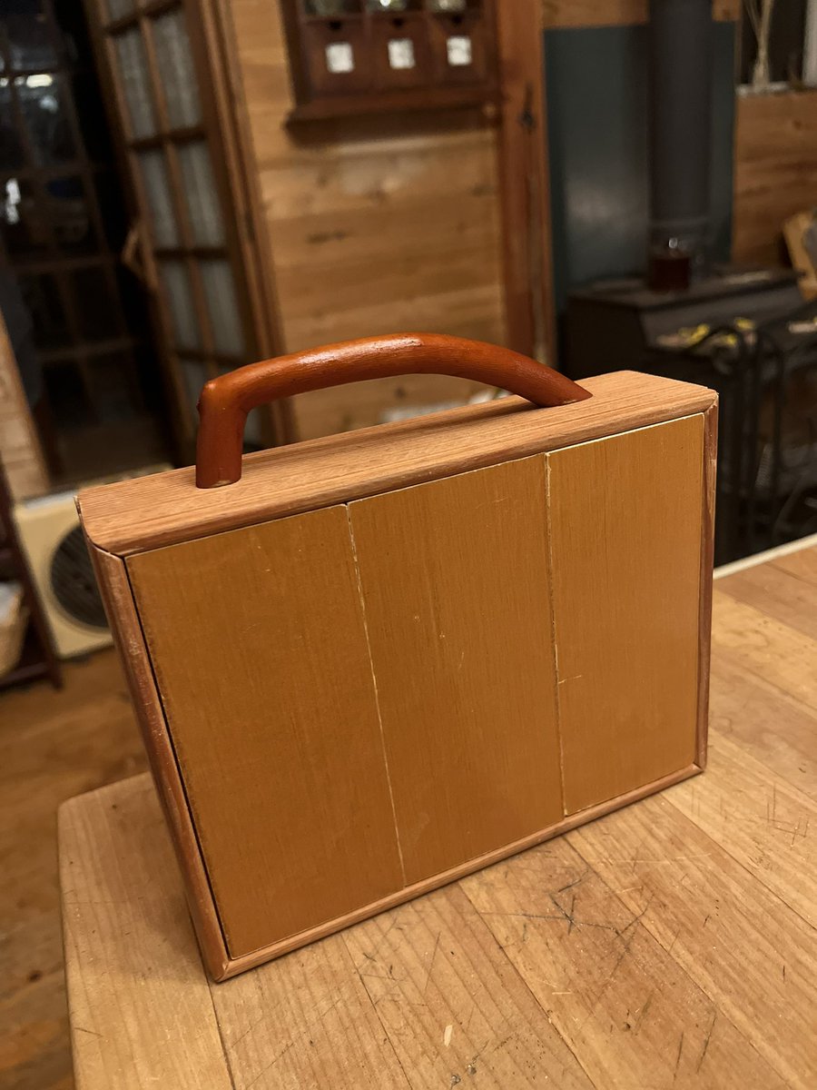 KioOLeary's tweet photo. Working on a new Pochade box! https://t.co/24cofsnANH