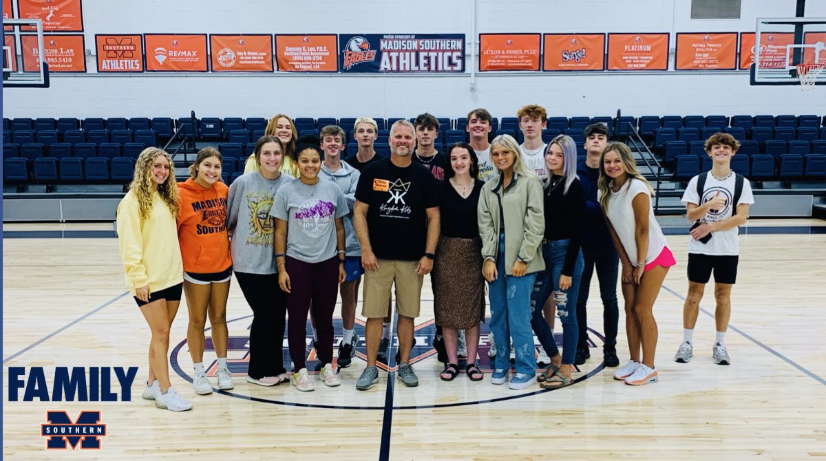 A few years back we started “Man Up” Monday. This year we are joining forces with the Lady Eagles for “Fundamental Fridays,” where we will learn basic life skills outside of basketball.

Thank you to Achee Eades for kicking us off today with a great message 🦅
