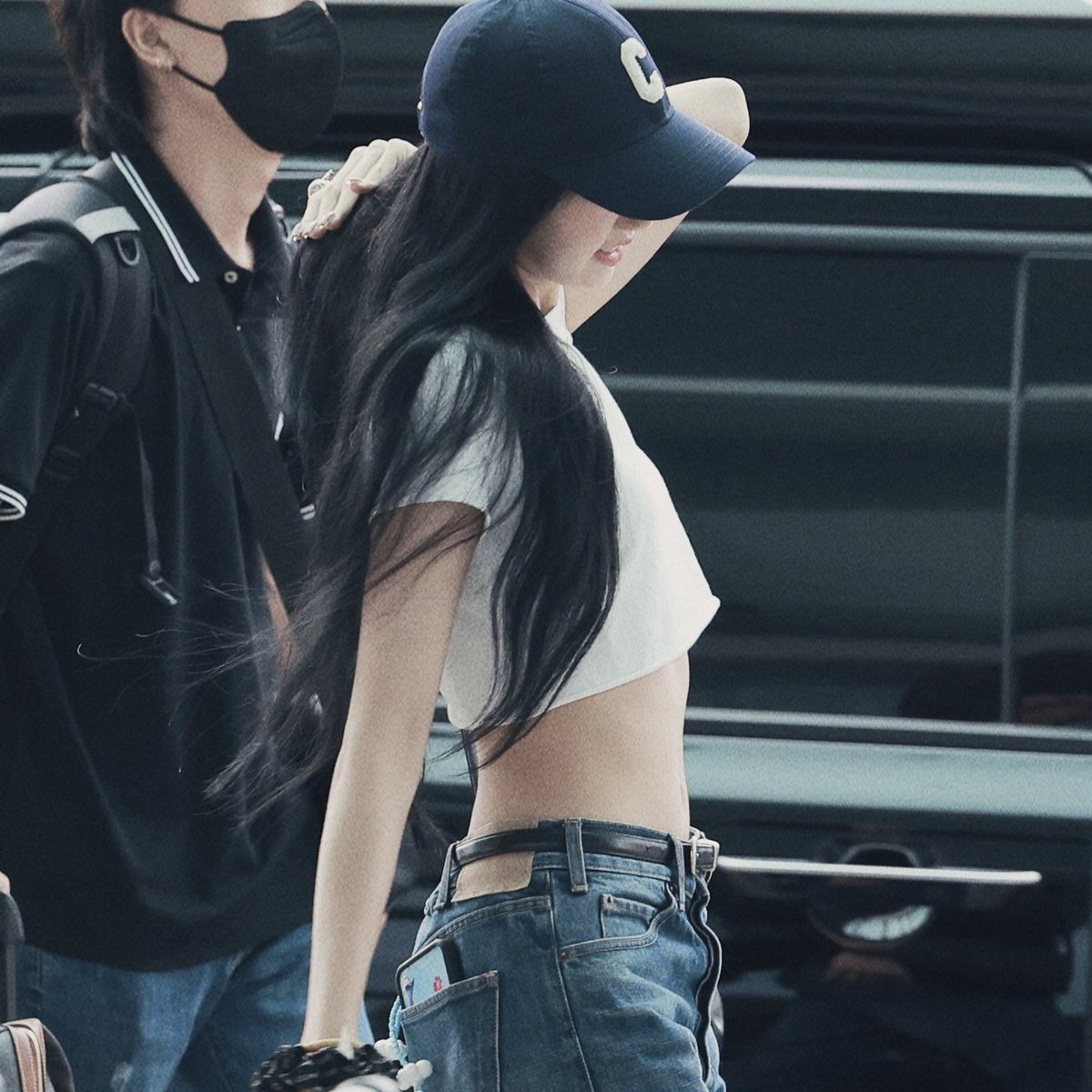 lsminpics's tweet photo. #LISA #리사 #JIMIN #지민 https://t.co/tLME8ujQpt