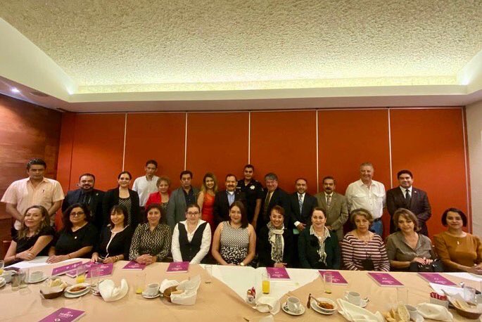 RosyGarciaC's tweet photo. En CANACO Querétaro agradecemos al Rector Arturo Alvarado Hierro y a la Universidad Mondragón que en esta edición serán anfitriones al Premio Policía del Año 2022.
Todo el reconocimiento al Comité del Premio, por su gran trabajo que realizan.
#AgregaValor #Prepol2022 #CanacoQro https://t.co/ZzUjpno7SU