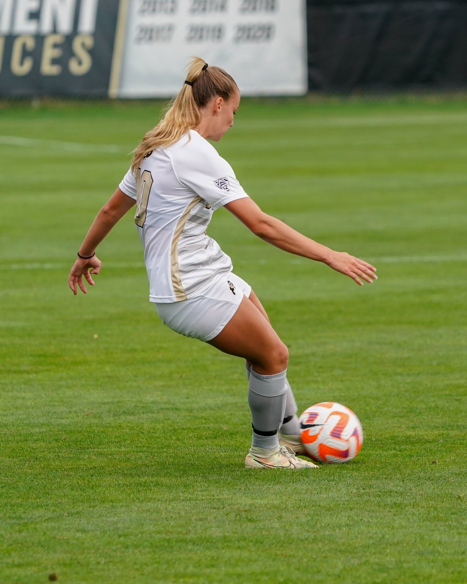 CUBuffsSoccer's tweet photo. Jenny from a block (probably) 

#SideBeforeSelf // #GoBuffs https://t.co/C6B7jmFXQz