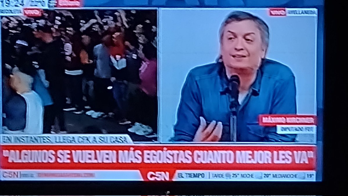 planeta_simios's tweet photo. Pasan los años y gracias a Dios Máximo Kirchner está cada vez más lejos de esa promesa que nos brindaba el kirchnerismo. Lejísimos de ser el principito y heredero de tan horrenda dinastía. No mide ni para intendente de la Matanza. Habla y habla incoherencias, gracias a Dios.... https://t.co/Q3nX99m5Li