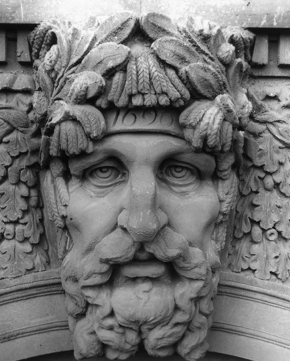 ChinaServices's tweet photo. Did you know: The '1690' on the head of the god of the river Boyne represents the Battle of the Boyne https://t.co/Omj0CVfbb5