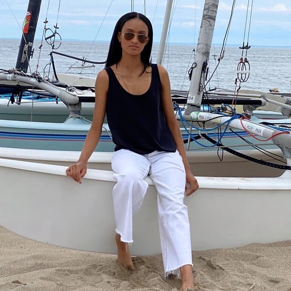 Celliant's tweet photo. The Isabella tank from Bern Conrad is the perfect "wear with anything" top. Infused with #CELLIANT, the top captures and converts body heat into infrared energy, helping to keep you at the perfect temperature and increase your local circulation. #womenswear #fashion #infrared https://t.co/kWDb2Qyo3H