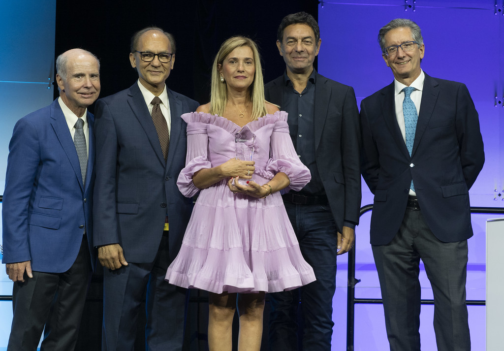 Myeloma_Society's tweet photo. Dr. María-Victoria Mateos is the recipient of the Bart Barlogie Clinical Investigator Award at the #IMS2022 Annual Meeting. https://t.co/9MJscQbAhL
