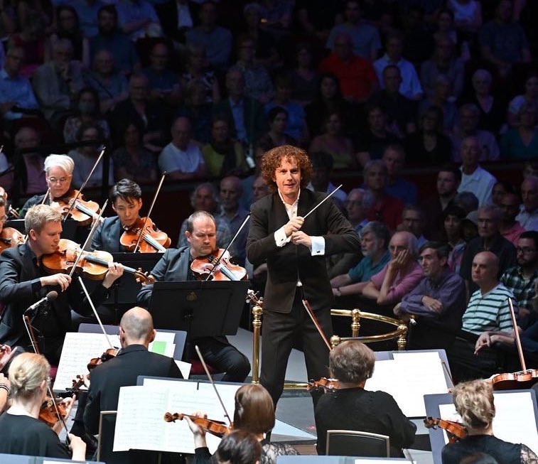 bbcproms's tweet photo. What a magnificent night of music was Prom 52 - with a programme of pieces boisterous and delicate alike - performed by @Yle_Rso and soloist Pekka Kuusisto, led by Nicholas Collon! https://t.co/mIaFijb0Td