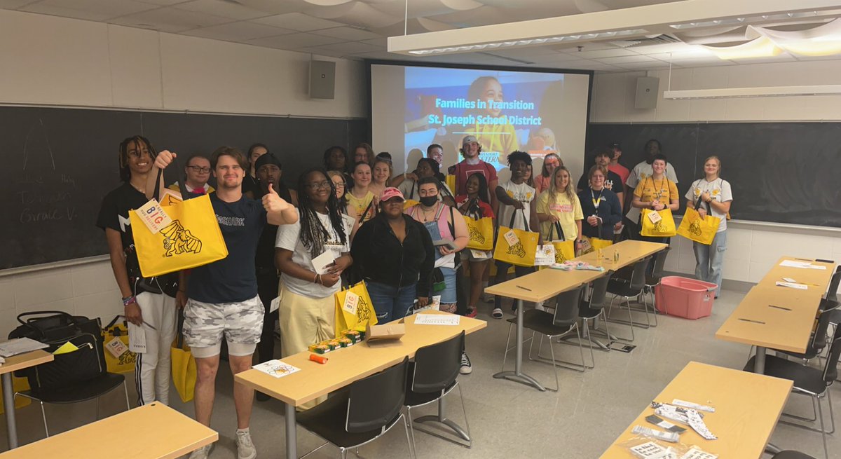 MWSU_Serve's tweet photo. New Griffs giving back to our community today. 50 gift bags for our friends @SJSD_Counseling Families in Transition and the YWCA. #GriffsGiveBack #Community #Volunteerism https://t.co/jcawy05FrX