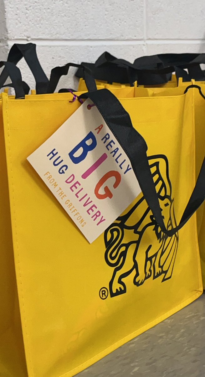 MWSU_Serve's tweet photo. New Griffs giving back to our community today. 50 gift bags for our friends @SJSD_Counseling Families in Transition and the YWCA. #GriffsGiveBack #Community #Volunteerism https://t.co/jcawy05FrX