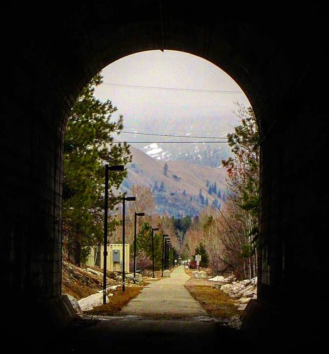 artbybiancaa's tweet image. Would this interesting photo be nice painted? What do you think, should I go for it? 

I'd be taking the yellow building out of the scene. 

#asking #futurepainting #referencephoto #tunnelphoto #yesorno #question #FridayThoughts #art