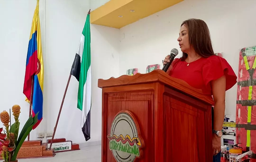 Corpoamazonia1's tweet photo. #Hoy con @minAmbienteco, en el marco del #PIMLC, se hizo entrega de 29 kits de herramientas y elementos de bioseguridad, a las empresas forestales y áreas de aprovechamiento forestal en #Putumayo, a las cuales #CORPOAMAZONIA, ha otorgado reconocimiento a la procedencia legal. 🌳 https://t.co/pvSVKX88KF