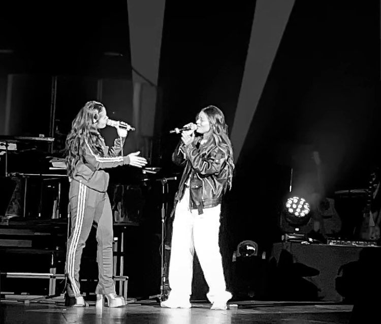 calledata's tweet image. A solo horas para escucharla cantar en vivo