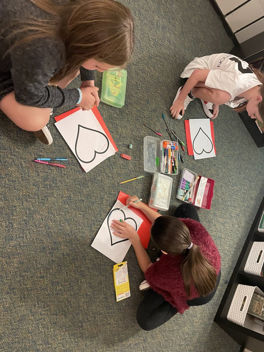 a_armstrongSFE's tweet photo. Some thoughtful days of just right reading time, patterns of power and planning for upcoming personal narratives! 4th grade is already growing as learners and explorers! @HumbleISD_SFE https://t.co/fps1vamBtP