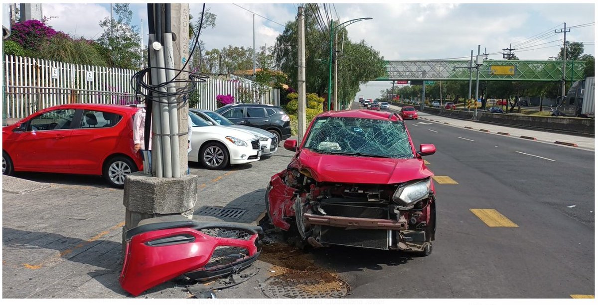 94javis's tweet photo. Av.Insurgentes Sur al cruce con Llanura Col.Insurgentes Cuicuilco Alcaldía Coyoacán,se solicita apoyo de grúa para retirar vehículo,está invadiendo carril de baja @UCS_GCDMX https://t.co/zQJFdXLTLe