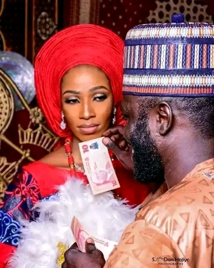 AdaralegbeJohn's tweet photo. I wonder what's going on in her head? 😏 https://t.co/6E3XhRW1BY