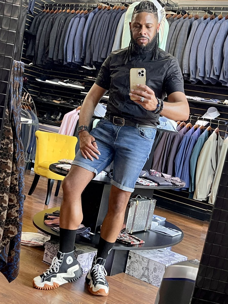 stylistcantony's tweet photo. CHEERS 🥂 TO THE WEEKEND ‼️
#CAntony #TheCAntonyStylingLab #GQ #CustomFashion #CustomWear #Trends #Dapper #ManOfStyle #MensWear #MensFashion #style #fashion #StyleExpert #menstylist #elderCAM #sirDOC https://t.co/XhOFn1E9ZA