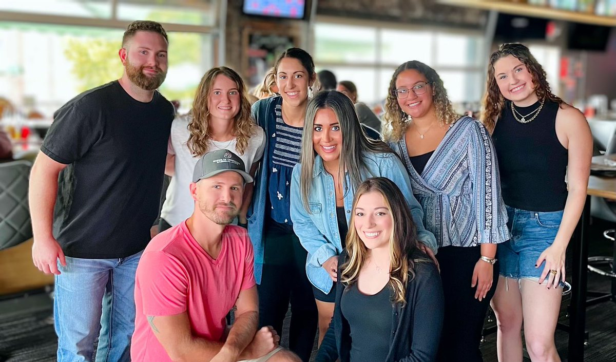 First VIPR Lab meeting of the year! Keeping it light tonight with some candlestick bowling 🎳
#AcademicTwitter 

Learn more about our wonderful students here: viprlab.org/people/