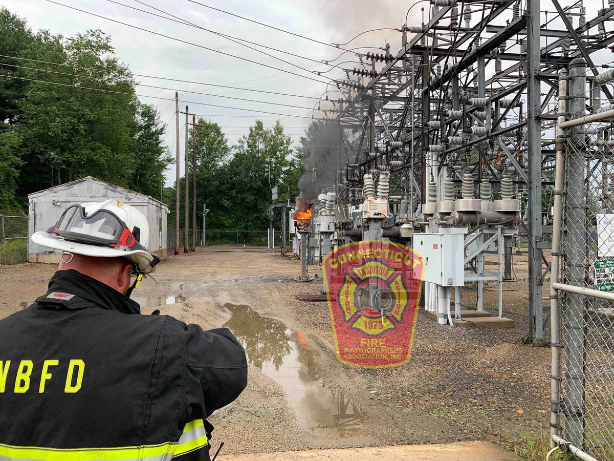 ctfirephoto's tweet photo. Happening now! We have CFPA member Sayje Benjamin (@SayjeBPhotos) on scene of a transformer fire in an electrical substation fire in North Berwick, ME
#fire #substationfire #northberwick https://t.co/wBCr2TWSZq