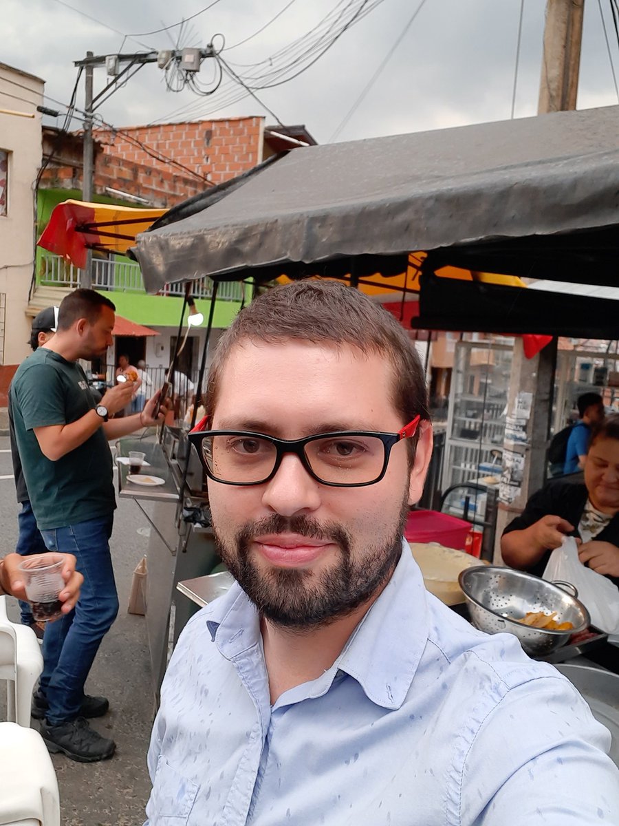 JFValenciaF's tweet photo. Mientras más caliente el barrio más buena la fritanga  #Pachelly https://t.co/j10GHAG7j8
