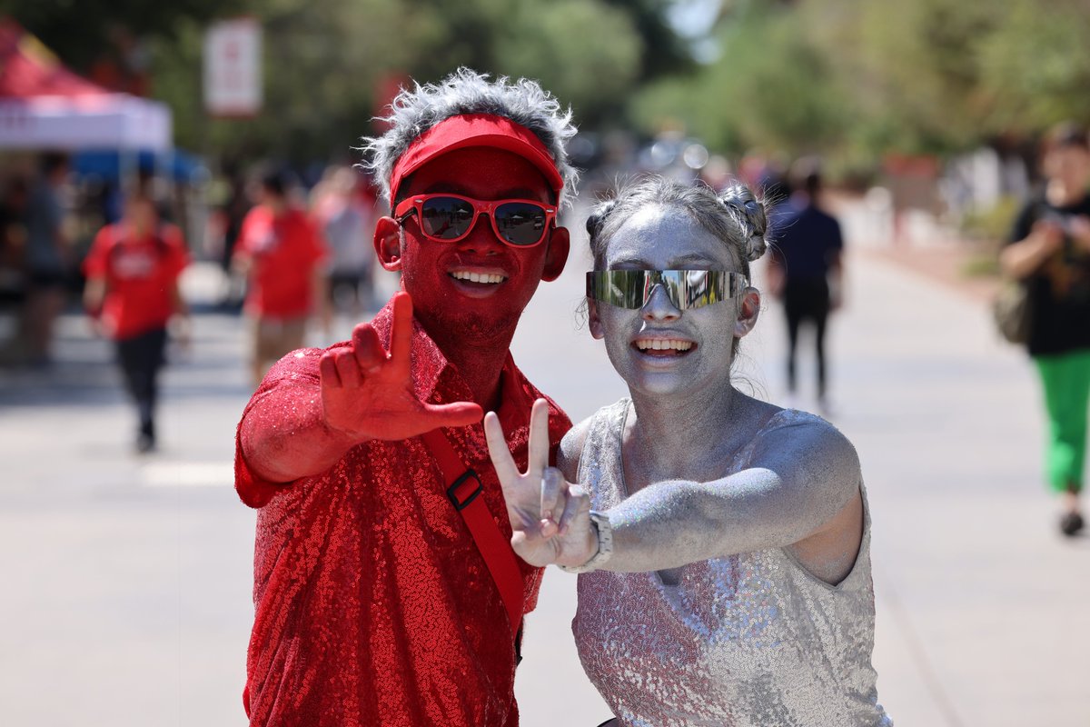 unlv's tweet photo. We ❤️ Welcome Day! #UNLVWelcome https://t.co/clzXg3KH5P