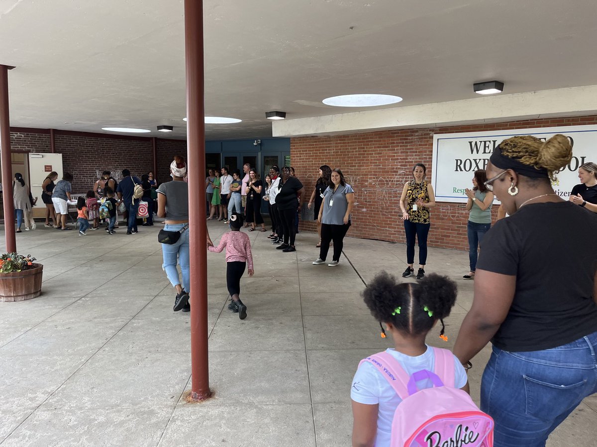 RoxburyMB's tweet photo. Kindergarten Wave-In and HOTS PD on August 26.  First day of school is Monday! https://t.co/WGw4oqA9fZ