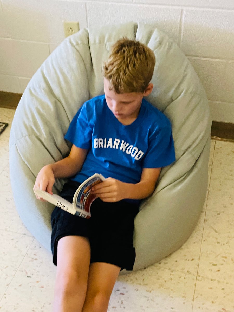 BriarwoodES's tweet photo. Sixth grade readers are the best! #BRIGHTatBriarwood https://t.co/WzO4DhxW9g