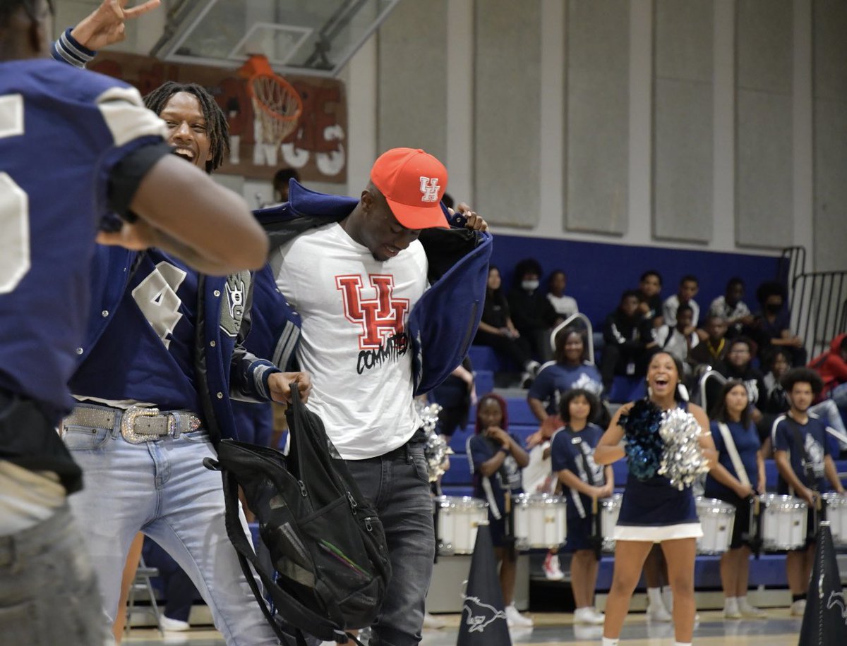 woccisd's tweet photo. @Jamaalshaw5 Committed to @UHouston #wosmustangs #westorangestark https://t.co/sF5M6awmun