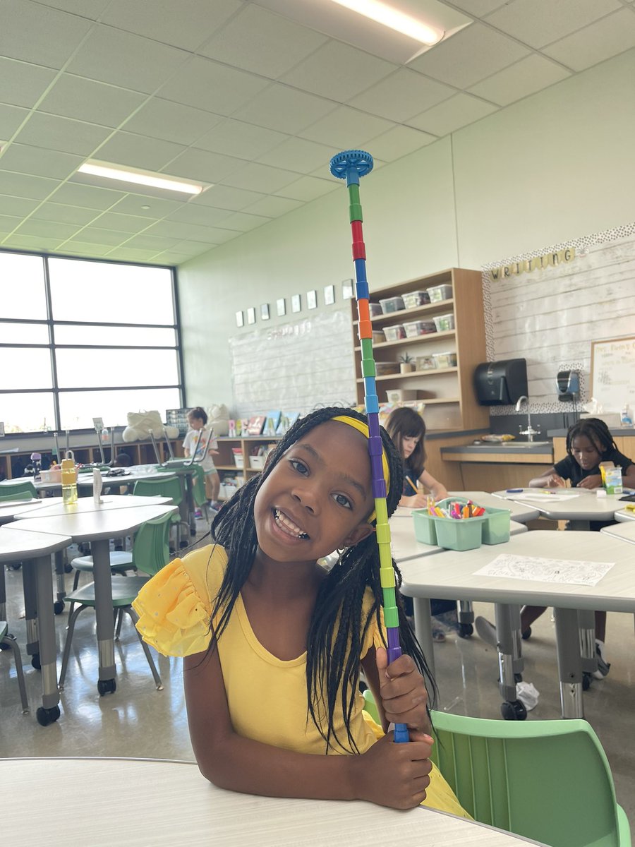 Friday STEM fun! 💚🤍 <a href="/SRE3C/">Sandbrock Ranch Elementary</a>