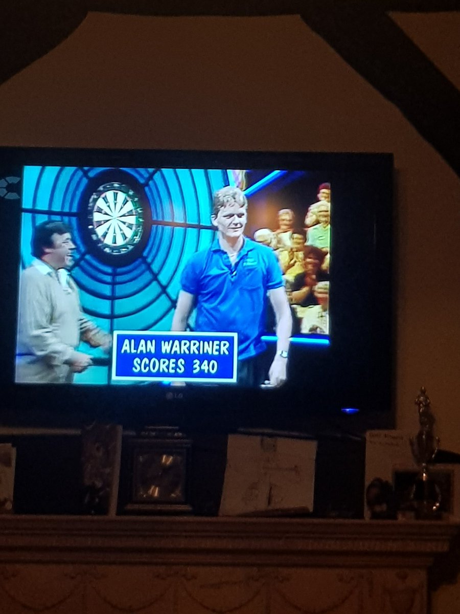 Jharvhelp's tweet photo. @AlanWarriner gotta love watching Bullseye 🤣🤣 https://t.co/gjFS1xVk76