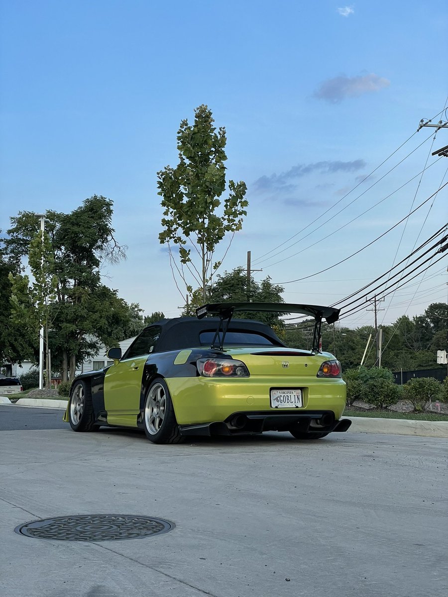 tacoboutpics's tweet photo. oh here’s the rear https://t.co/XT7ahWibf6