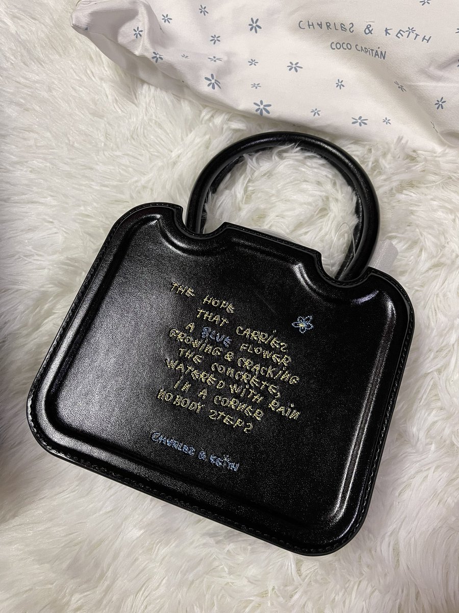 not4sale_store's tweet photo. พร้อมส่ง!!! 💨 กระเป๋า Charles & Keith x Coco Capitán 🦋🌀 ใบเดียวกับที่เวนดี้ใช้ค่ะ #ตลาดนัดrvv #ตลาดนัดredvelet #ตลาดนัดเรดเวลเวท #Wendy #เวนดี้ #charlesandkeith #cococapitan https://t.co/PCsrhXN647