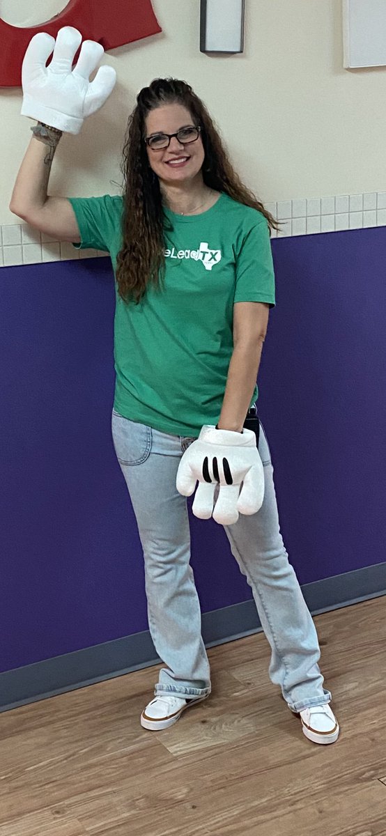 paulapbtinker's tweet photo. We greeted our 254 3 &amp; 4 year old students with Friday Fist Bumps and High Fives for a fabulous finish to our first full week!  @HeadStartHeroes @WFISDschools @TEPSAtalk https://t.co/4RpcNMbDD8