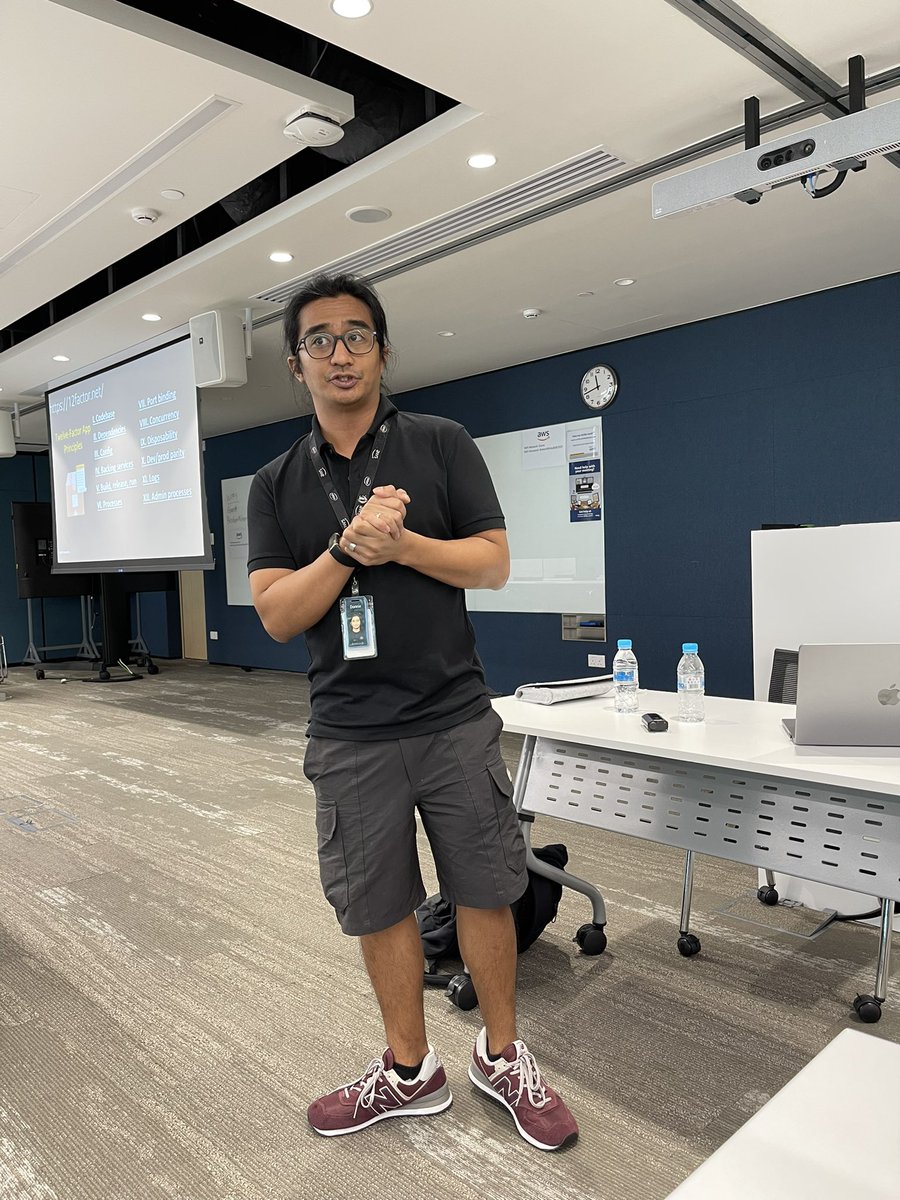 JuniorDevSG's tweet photo. Learning about #aws #copilot at @awscloud #singapore with @donnieprakoso #DevGym #juniordevsg #juniordev @juniordev_io https://t.co/3A1G55klzd