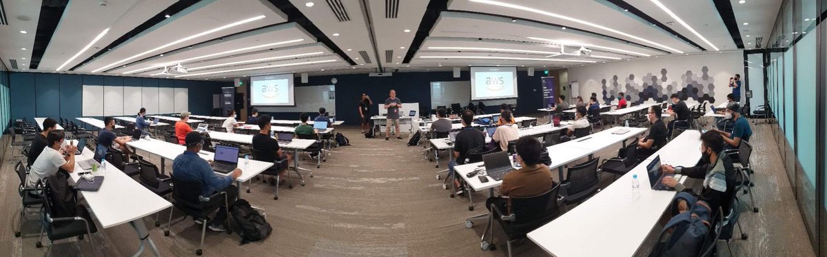 JuniorDevSG's tweet photo. Learning about #aws #copilot at @awscloud #singapore with @donnieprakoso #DevGym #juniordevsg #juniordev @juniordev_io https://t.co/3A1G55klzd